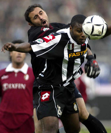 半场战报：马刺61-59尼克斯 文班4分4板 OG10中8轰20分布伦森15+4（半场速报：马刺61-59暂领先尼克斯，文班亚马4分4板，OG10投8中砍20分，布伦森15分4助）