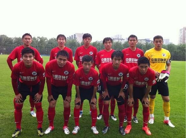 球迷沸腾：这球吹了也太离谱