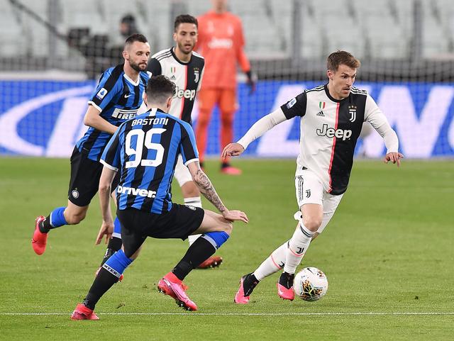 图片报：于帕想在新合同第一年就加入解约金条款，拜仁不同意（图片报：于帕希望新合同首年设解约金条款，遭拜仁拒绝）