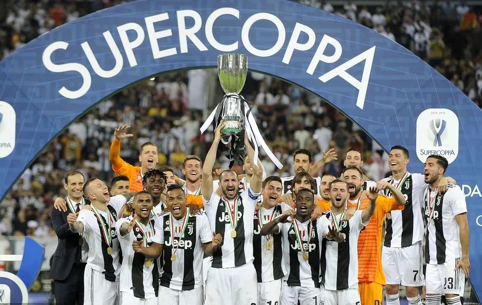 球队赛后合练照片曝光，专注备战