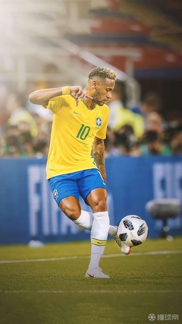 太阳报：森林后卫埃纳在养伤期间和其他球员的女友谈恋爱